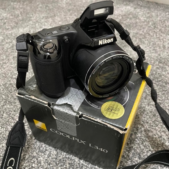 Professional Nikon Camera - Picture 2 of 2